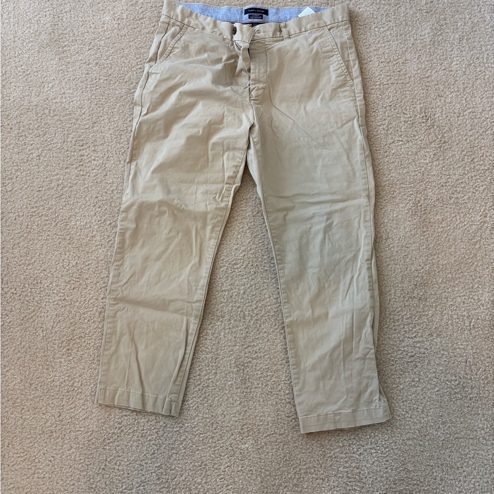 Tommy Hilfiger flex khaki pants